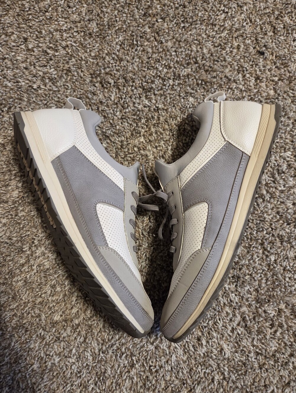 STEVE MADDEN Men's Casual Slip On Sneakers in White and Light Gray - Picture 3 of 7